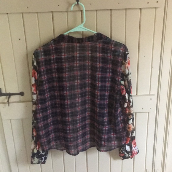 Sans Souci Blouse - plaid pattern & floral sleeves - Picture 3 of 4